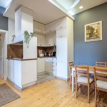 Stylish - 2bdr, 2bthr+ Free Parking