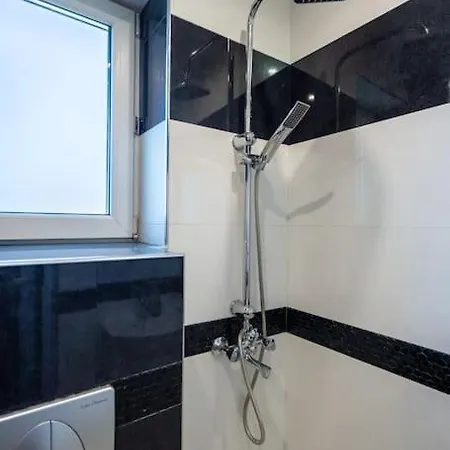 Stylish - 2bdr, 2bthr+ Free Parking Sofia