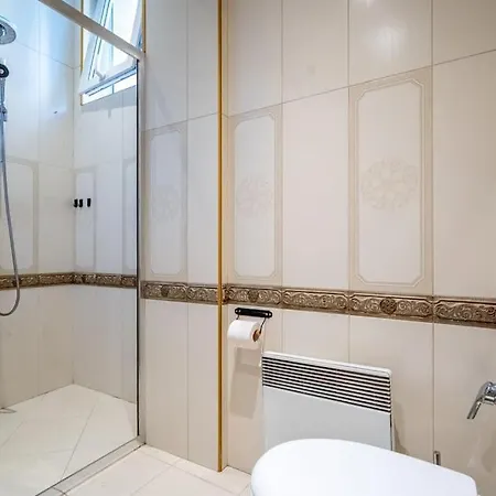 Apartment Stylish - 2bdr, 2bthr+ Free Parking