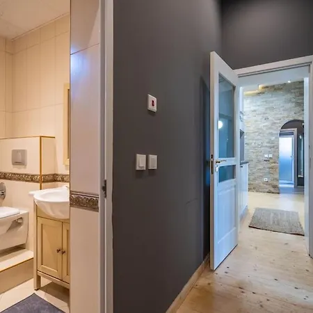 Stylish - 2bdr, 2bthr+ Free Parking Appartement Sofia