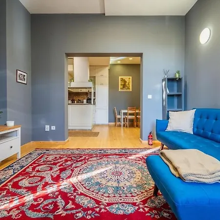 Stylish - 2bdr, 2bthr+ Free Parking Appartement *