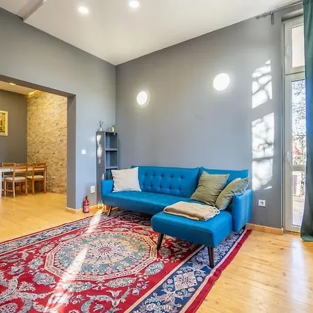 Apartment Stylish - 2bdr, 2bthr+ Free Parking
