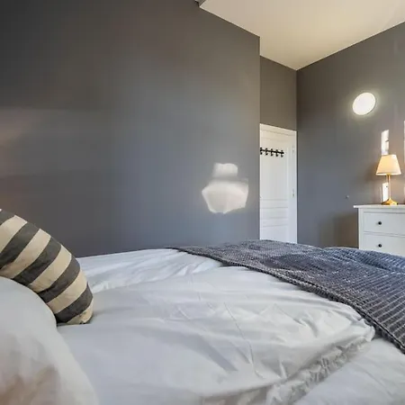 Apartment Stylish - 2bdr, 2bthr+ Free Parking Sofia