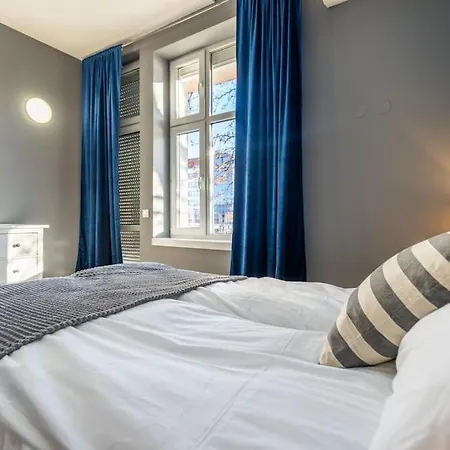 Stylish - 2bdr, 2bthr+ Free Parking Appartement *