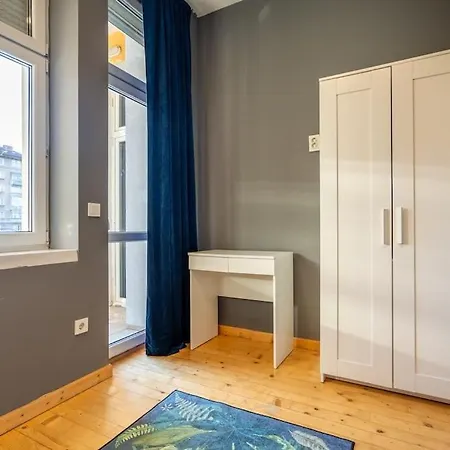 Stylish - 2bdr, 2bthr+ Free Parking