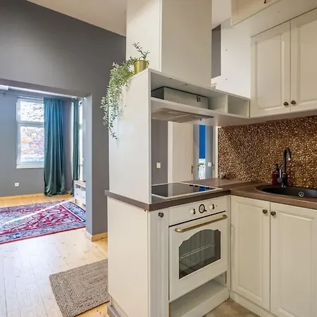 Apartment Stylish - 2bdr, 2bthr+ Free Parking
