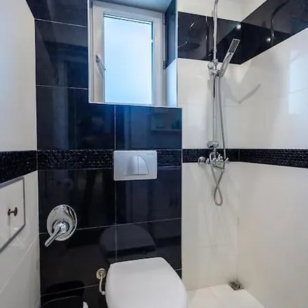 Stylish - 2bdr, 2bthr+ Free Parking Appartement *