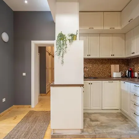 Stylish - 2bdr, 2bthr+ Free Parking