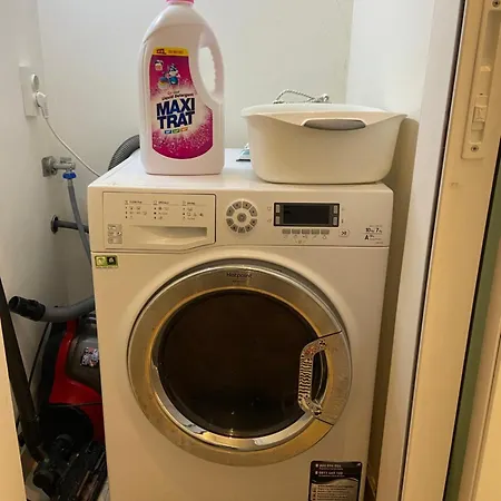 Stylish - 2bdr, 2bthr+ Free Parking *