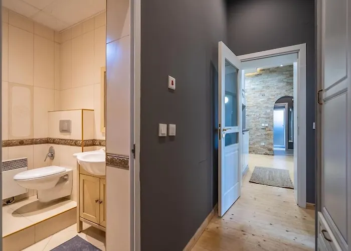 Stylish - 2bdr, 2bthr+ Free Parking Lejlighed Sofia