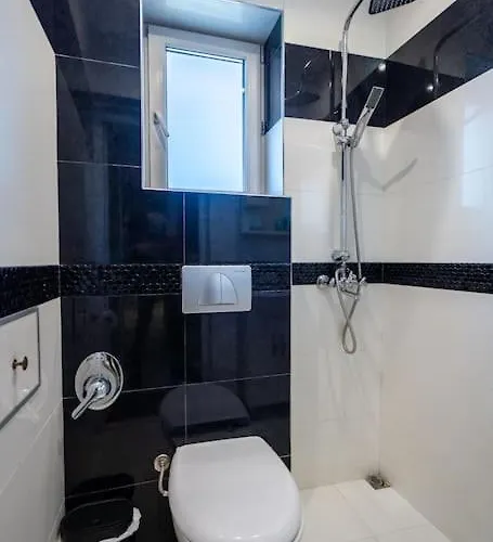 Stylish - 2bdr, 2bthr+ Free Parking Lejlighed *