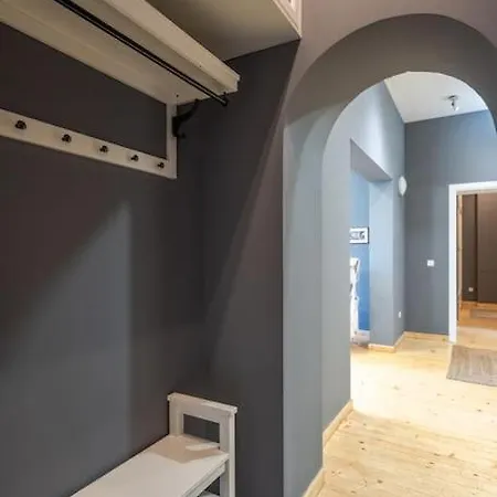 Stylish - 2bdr, 2bthr+ Free Parking * Szófia