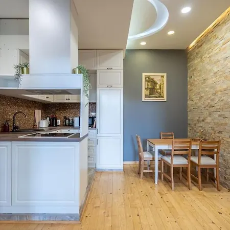 아파트 Stylish - 2bdr, 2bthr+ Free Parking *