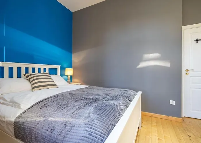 Stylish - 2bdr, 2bthr+ Free Parking Apartman