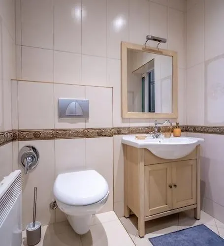 Apartman Stylish - 2bdr, 2bthr+ Free Parking *