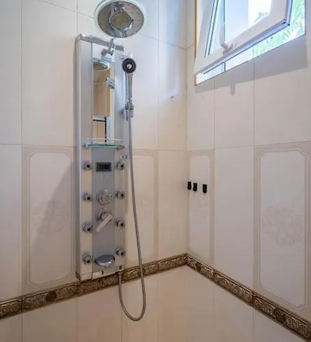 Stylish - 2bdr, 2bthr+ Free Parking Apartman *