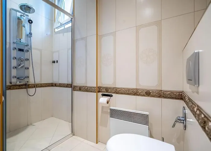 Apartman Stylish - 2bdr, 2bthr+ Free Parking