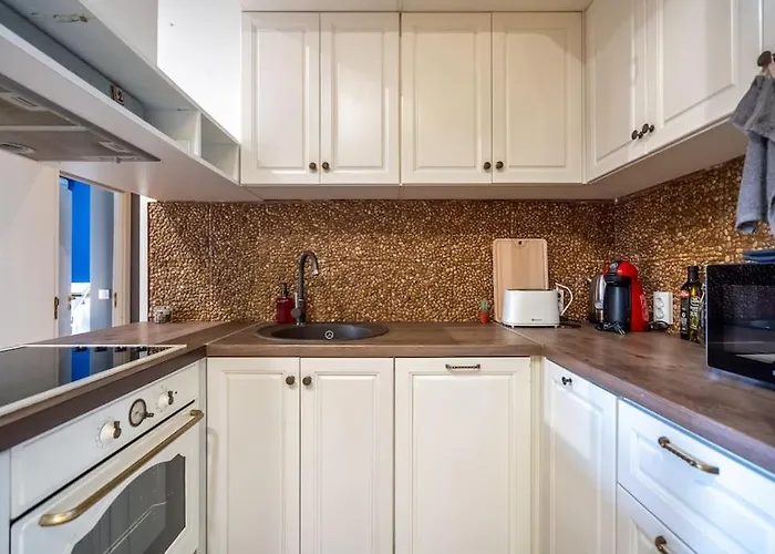 Stylish - 2bdr, 2bthr+ Free Parking Apartman *