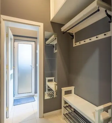 Stylish - 2bdr, 2bthr+ Free Parking * Szófia