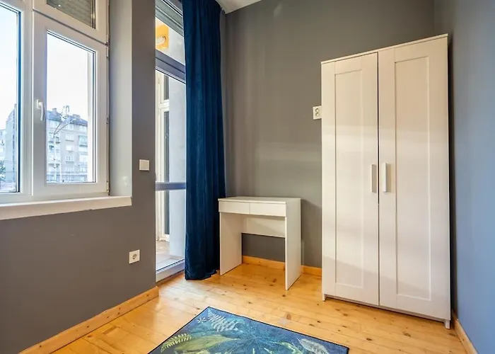 Stylish - 2bdr, 2bthr+ Free Parking