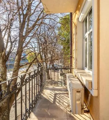 Stylish - 2bdr, 2bthr+ Free Parking Apartman *