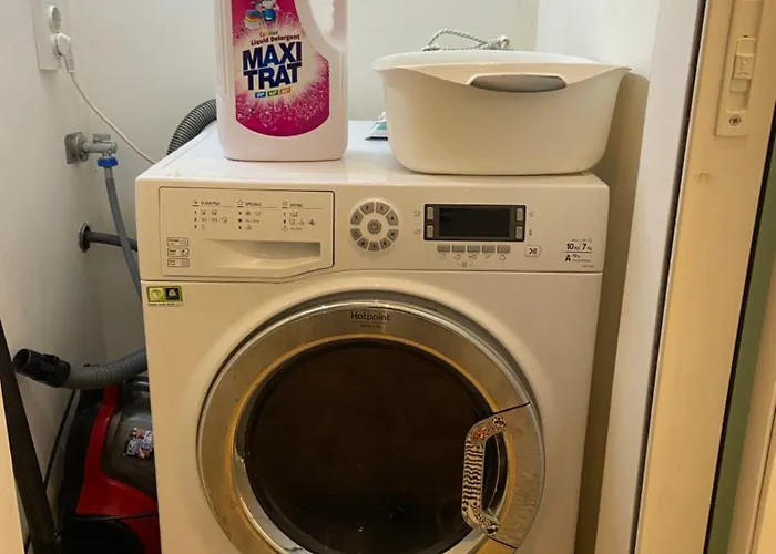 Stylish - 2bdr, 2bthr+ Free Parking *